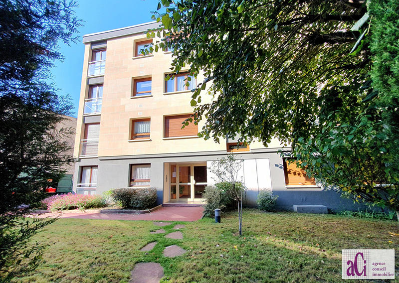 Appartement - 90 m² - 4 pièces