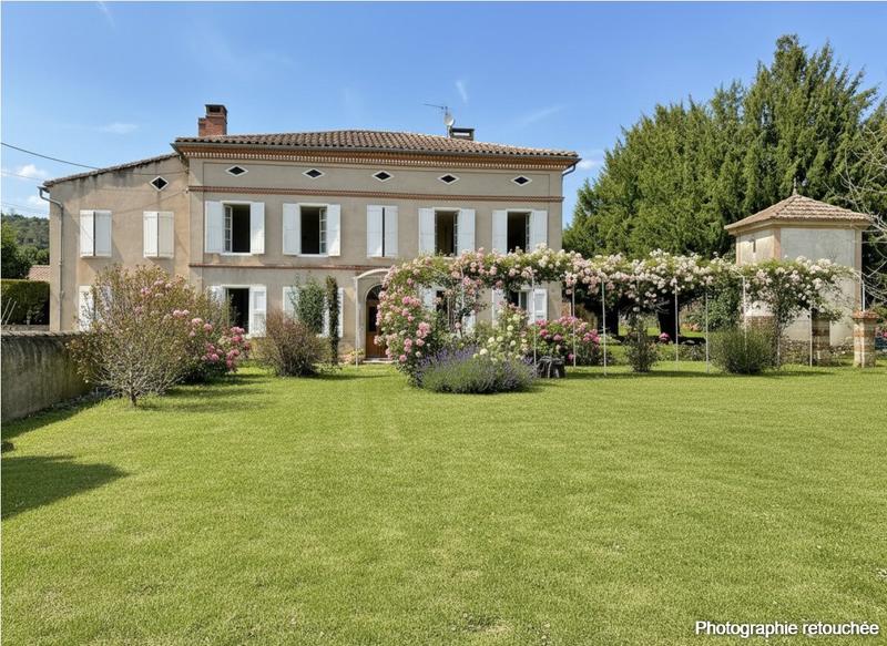 Maison - 300 m² - 12 pièces