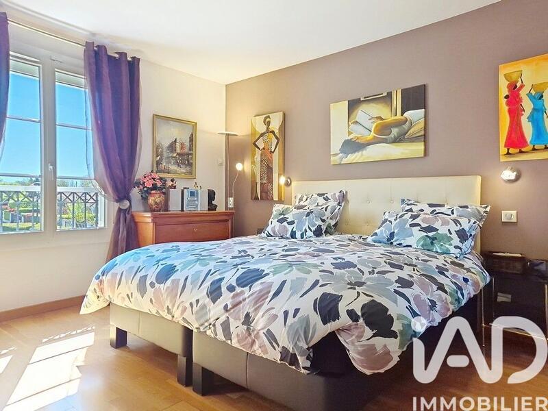 Maison - 198 m² - 9 pièces