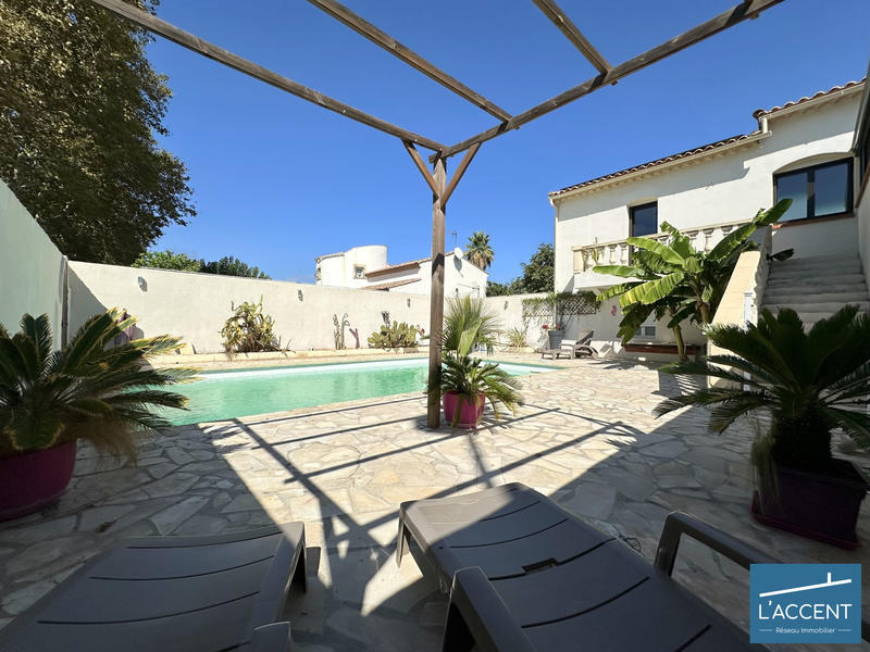 Maison - 370 m² - 7 pièces