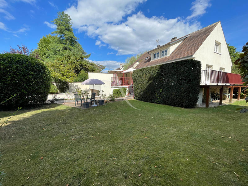 Maison - 251 m² - 8 pièces