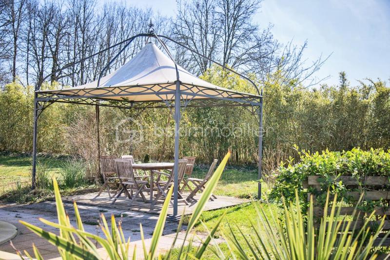 Propriété - 230 m² - 10 pièces