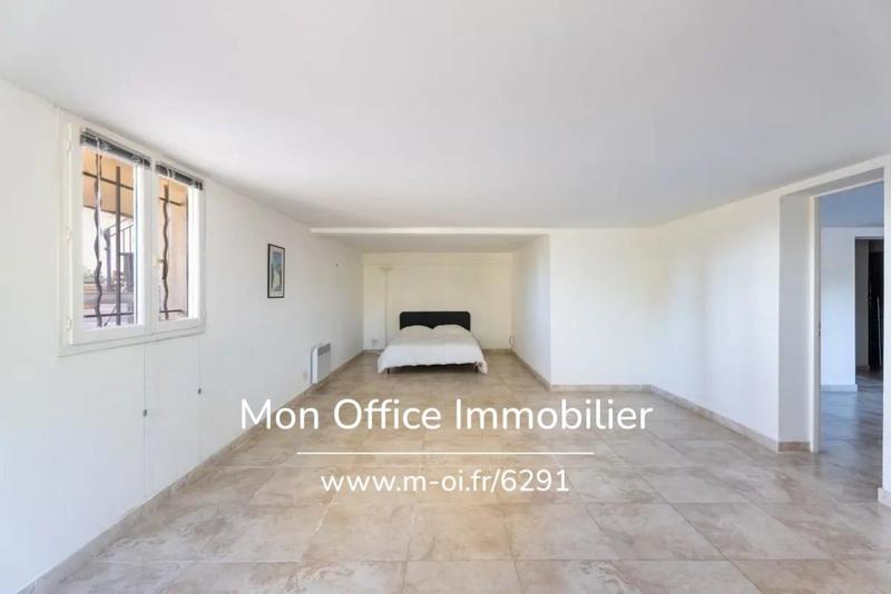 Maison - 220 m² - 6 pièces