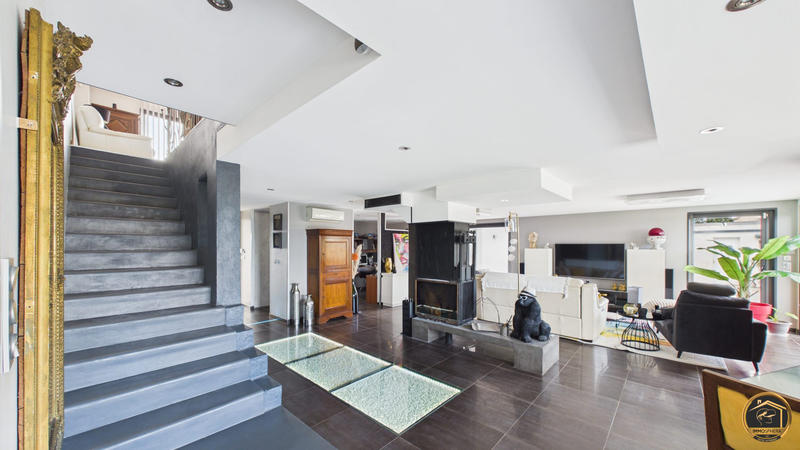 Maison contemporaine - 251 m² - 8 pièces