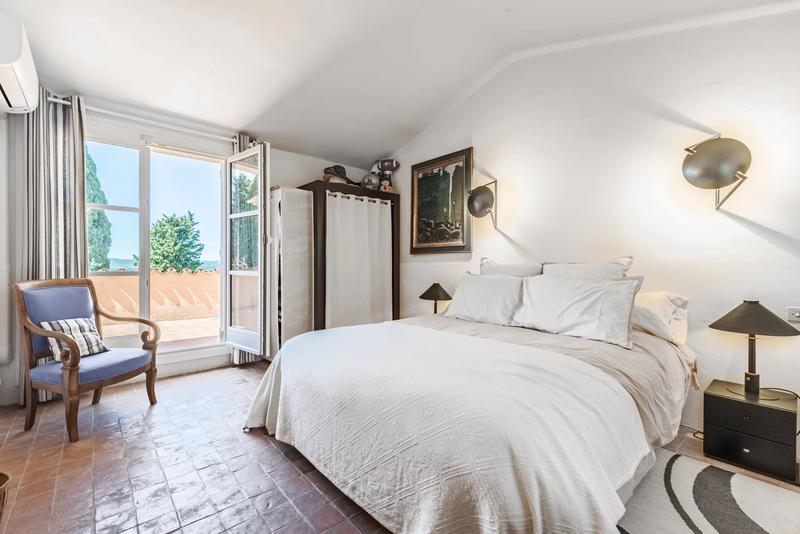 Maison - 260 m² - 6 pièces