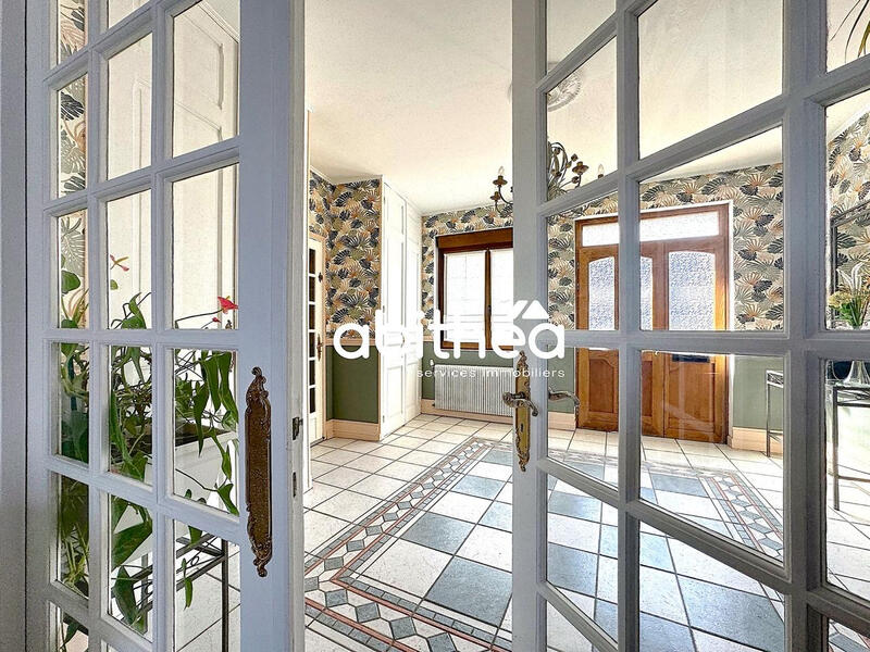 Maison - 183 m² - 8 pièces