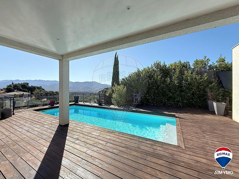 Villa - 196 m² - 6 pièces