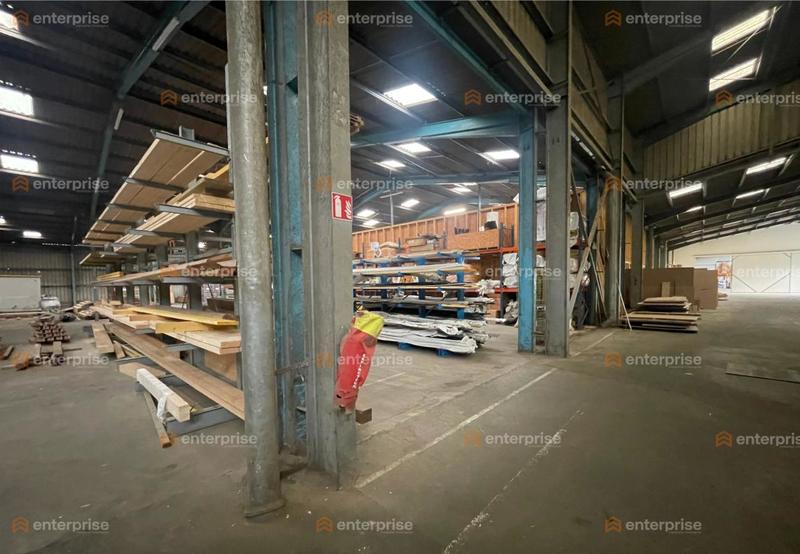 Entrepôt - 1 814 m²