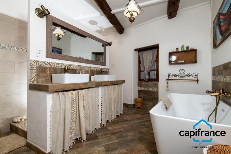 Maison - 210 m² - 7 pièces