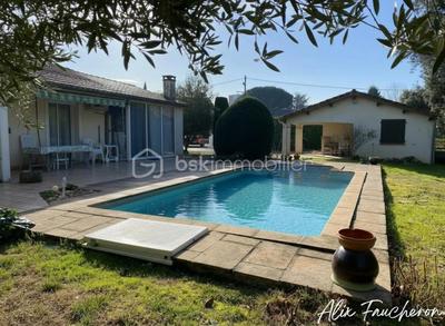 Maison traditionnelle - 145 m² - 5 pièces