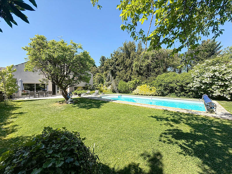 Maison - 220 m² - 8 pièces