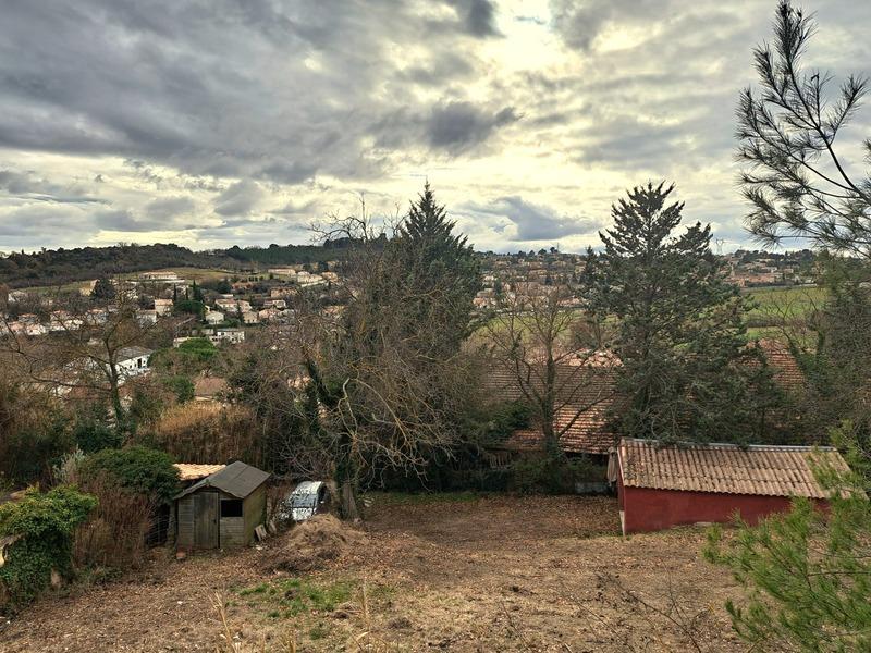 Terrain constructible - 1 821 m²