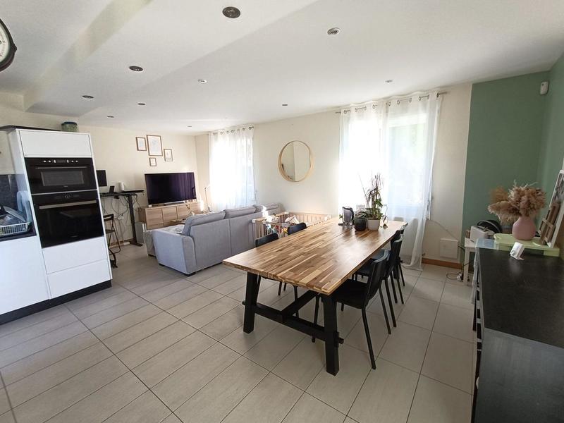 Maison traditionnelle - 82 m² - 4 pièces