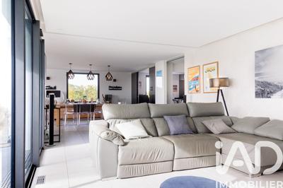 Maison - 290 m² - 9 pièces