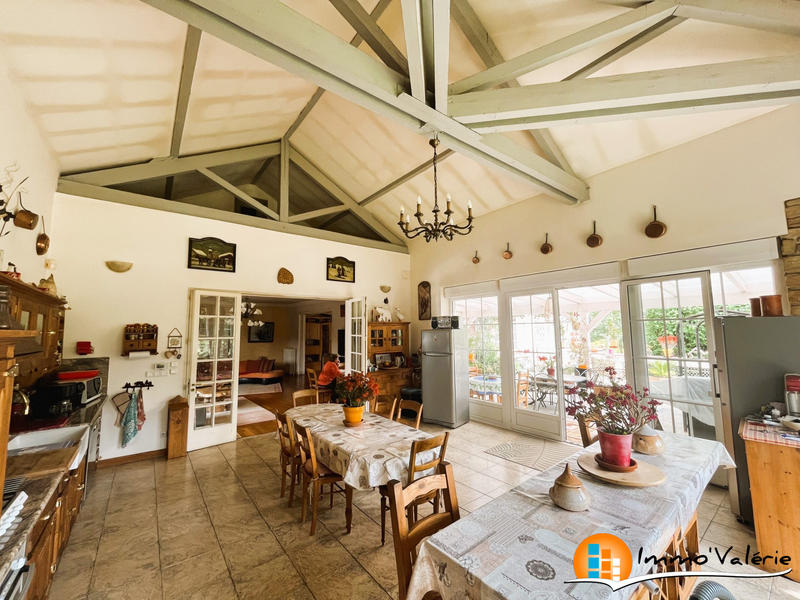 Maison - 761 m² - 16 pièces