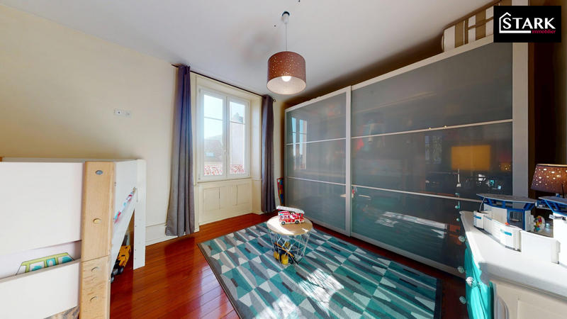 Maison - 209 m² - 7 pièces