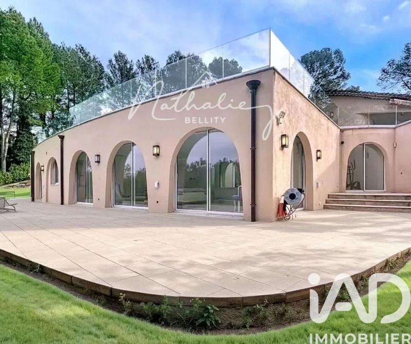 Maison - 550 m² - 13 pièces