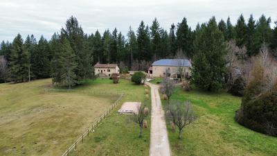 Corps de ferme - 425 m² - 12 pièces