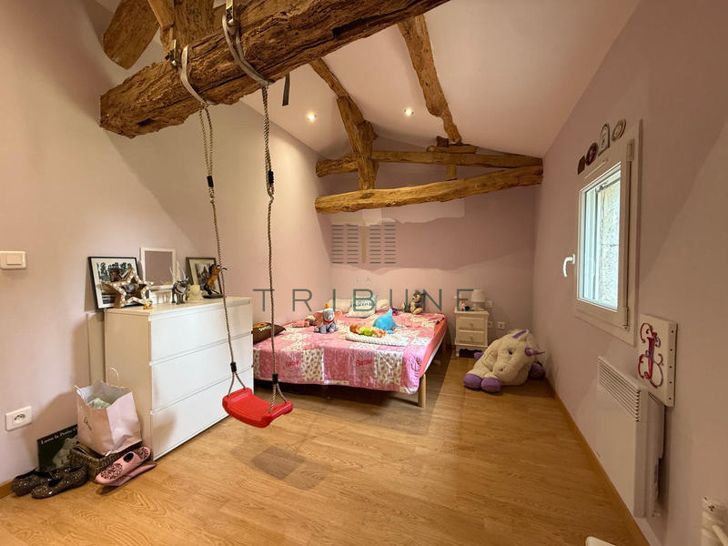 Maison - 235 m² - 8 pièces