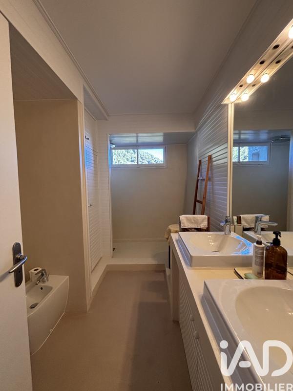 Maison - 214 m² - 5 pièces