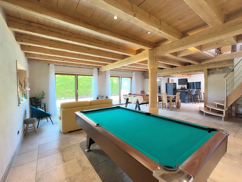 Maison - 240 m² - 9 pièces