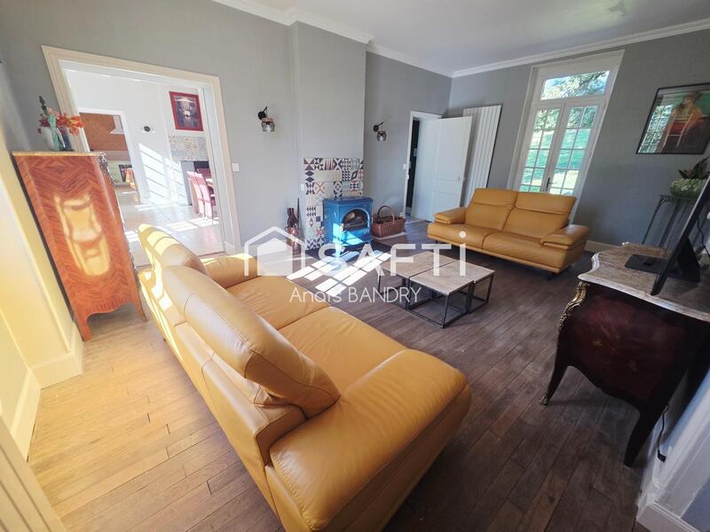 Maison - 206 m² - 9 pièces