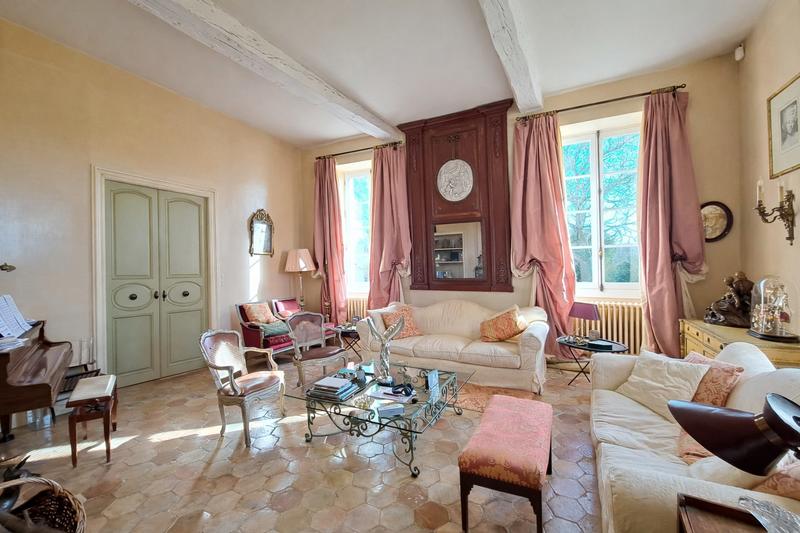 Maison - 665 m² - 20 pièces