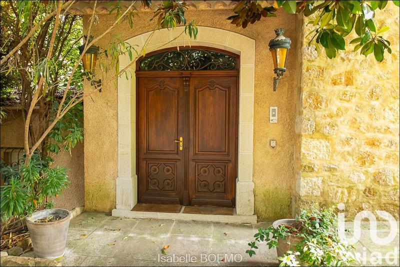 Maison - 360 m² - 9 pièces