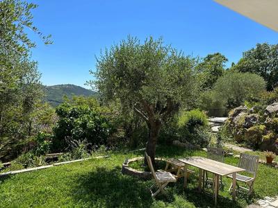 Maison - 260 m² - 8 pièces