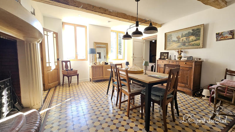 Maison - 210 m² - 8 pièces