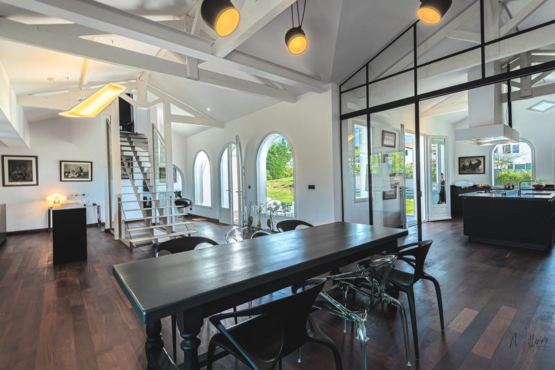 Maison - 346 m² - 6 pièces