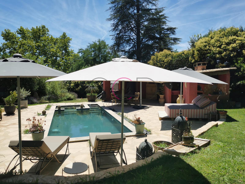 Propriété - 400 m² - 10 pièces