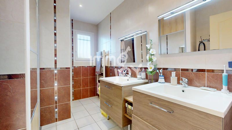 Maison - 171 m² - 7 pièces