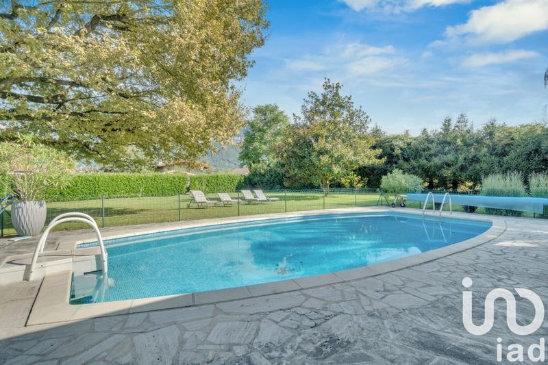 Maison - 285 m² - 9 pièces