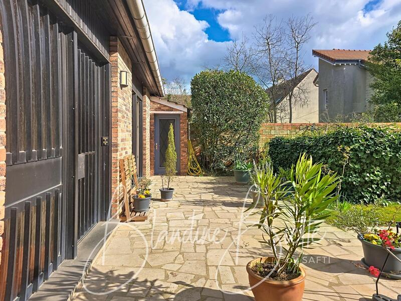 Maison - 212 m² - 10 pièces