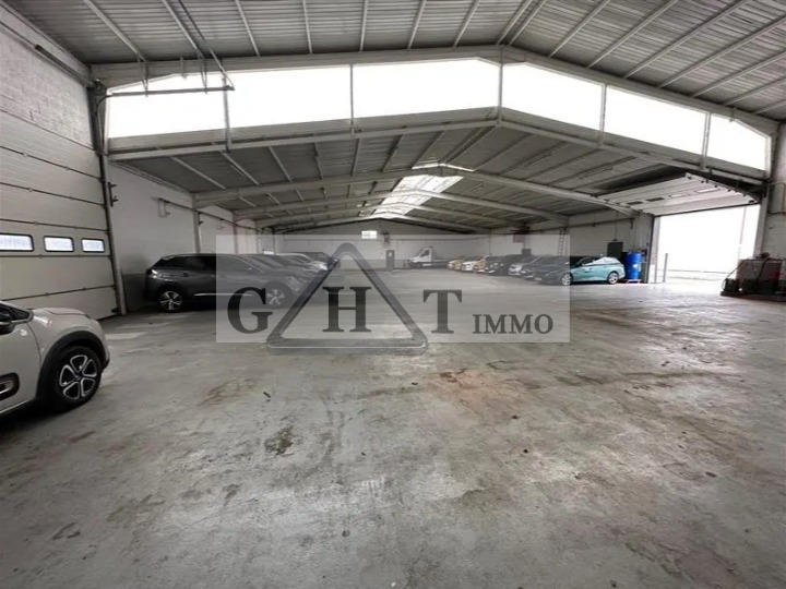 Entrepôt - 1 040 m²