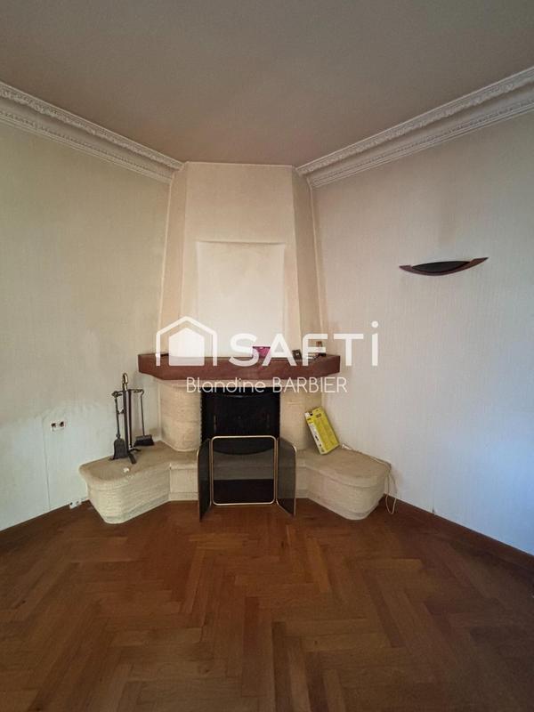 Maison - 210 m² - 8 pièces