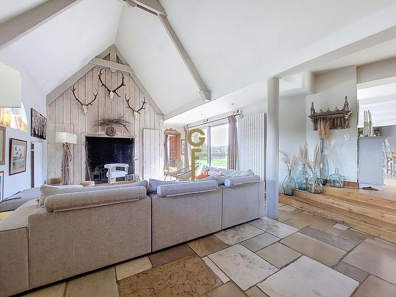 Maison - 255 m² - 7 pièces