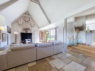 Maison - 255 m² - 7 pièces