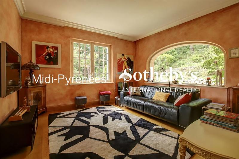 Maison - 355 m² - 10 pièces