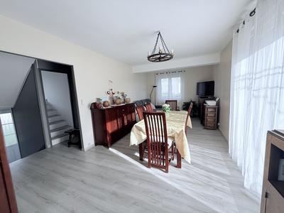 Maison - 98 m² - 5 pièces