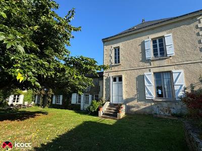 Demeure - 563 m² - 18 pièces