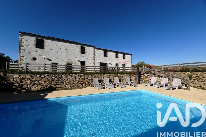 Maison - 251 m² - 13 pièces