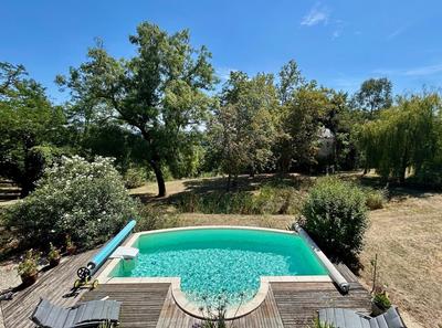 Maison - 330 m² - 13 pièces