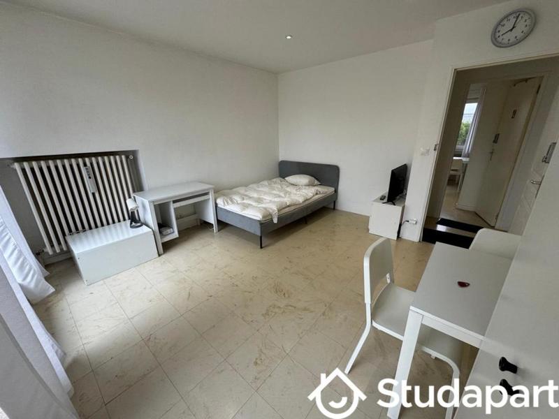 Chambre - 9 m² - 1 pièce