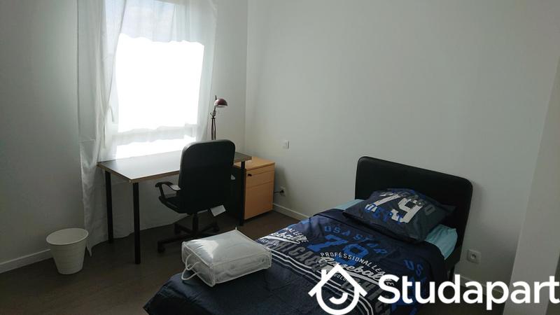 Chambre - 11 m² - 1 pièce