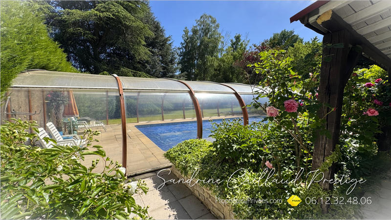 Maison - 258 m² - 9 pièces