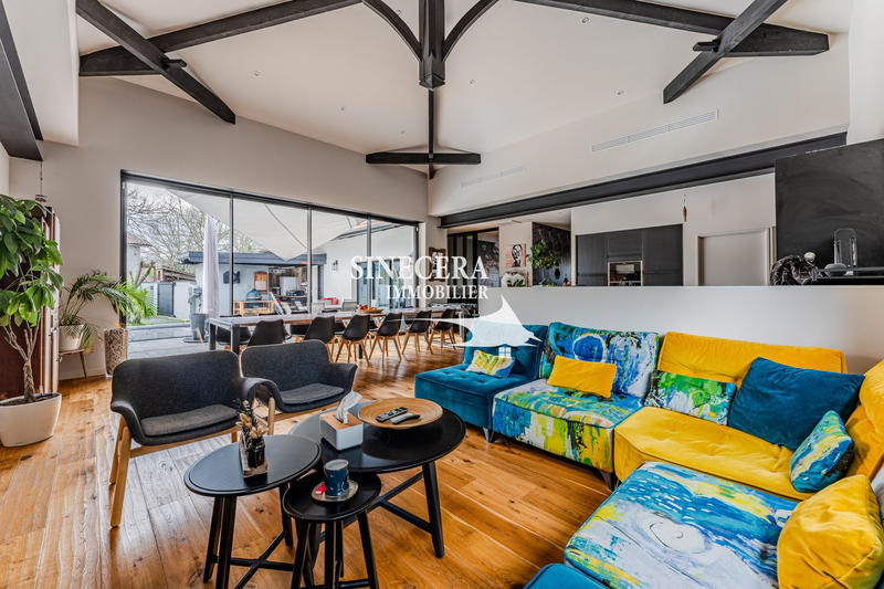 Villa - 285 m² - 8 pièces