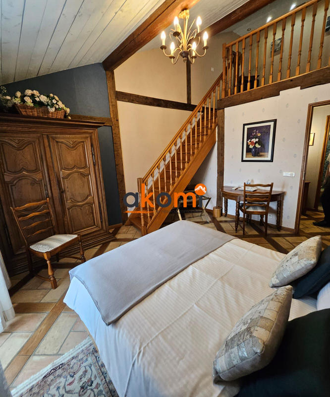 Maison - 338 m² - 8 pièces