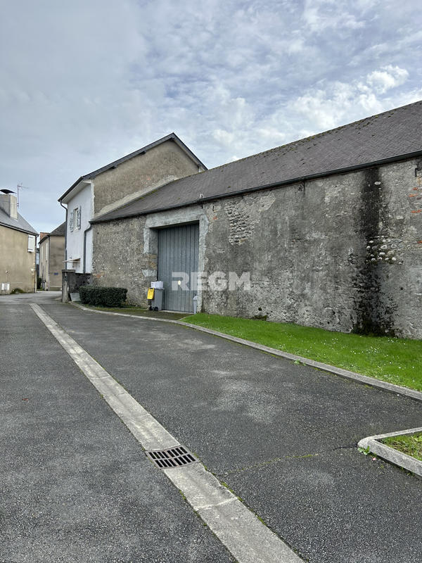 Propriété - 330 m² - 14 pièces